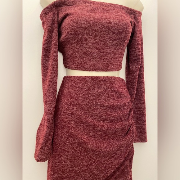 Burgundy sweater skirt set - Picture 3 of 4